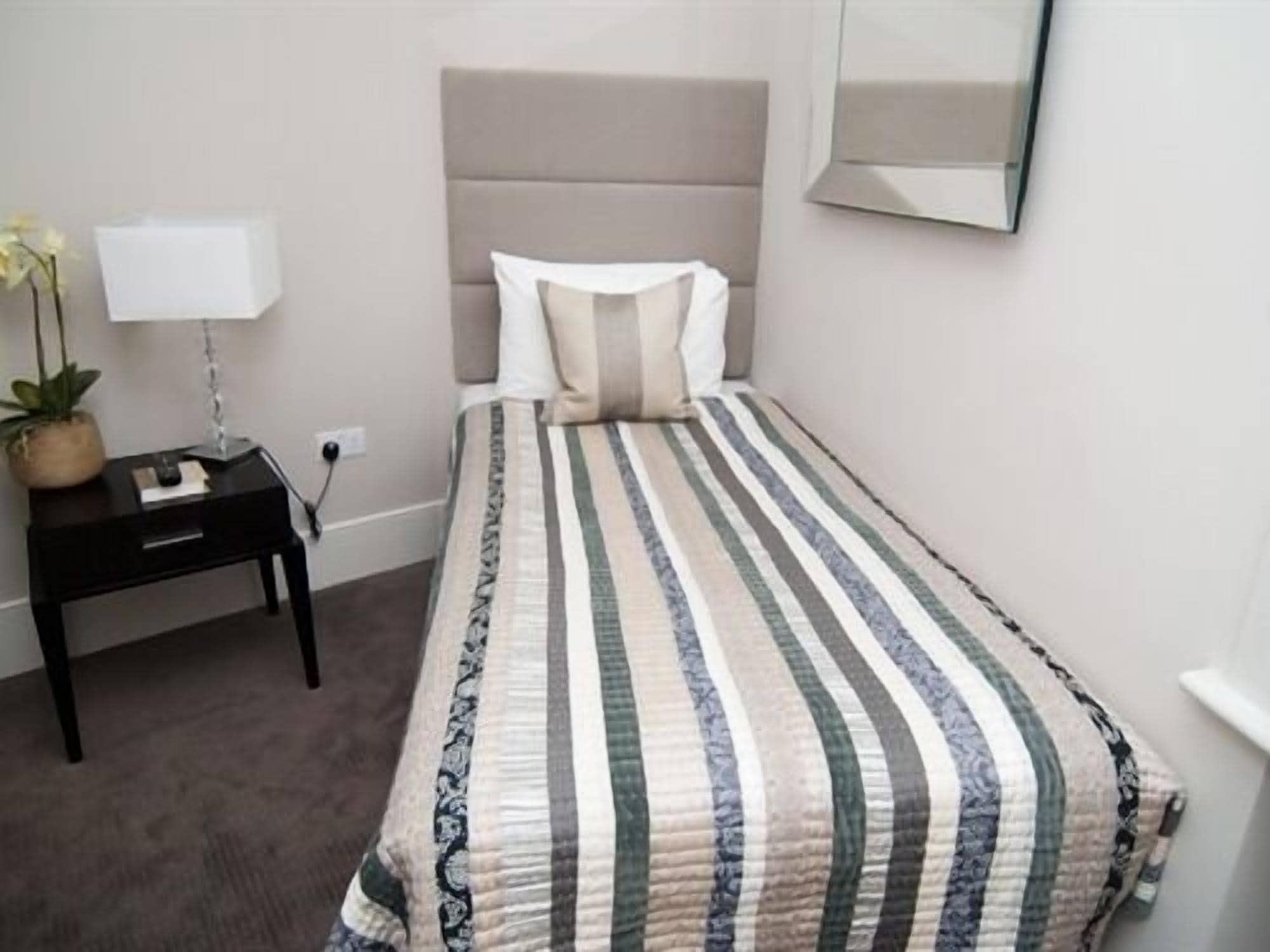 Hotel Ravna Gora London Exterior foto