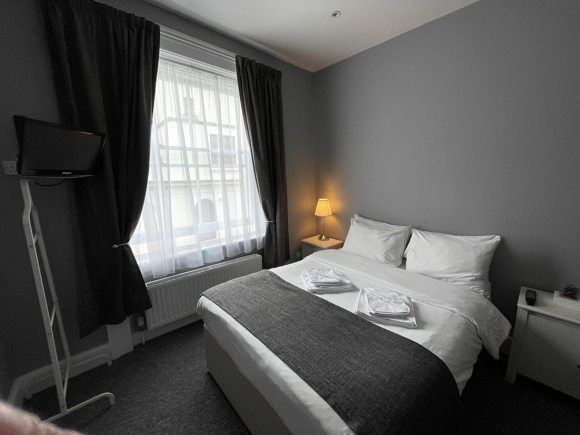 Hotel Ravna Gora London Exterior foto