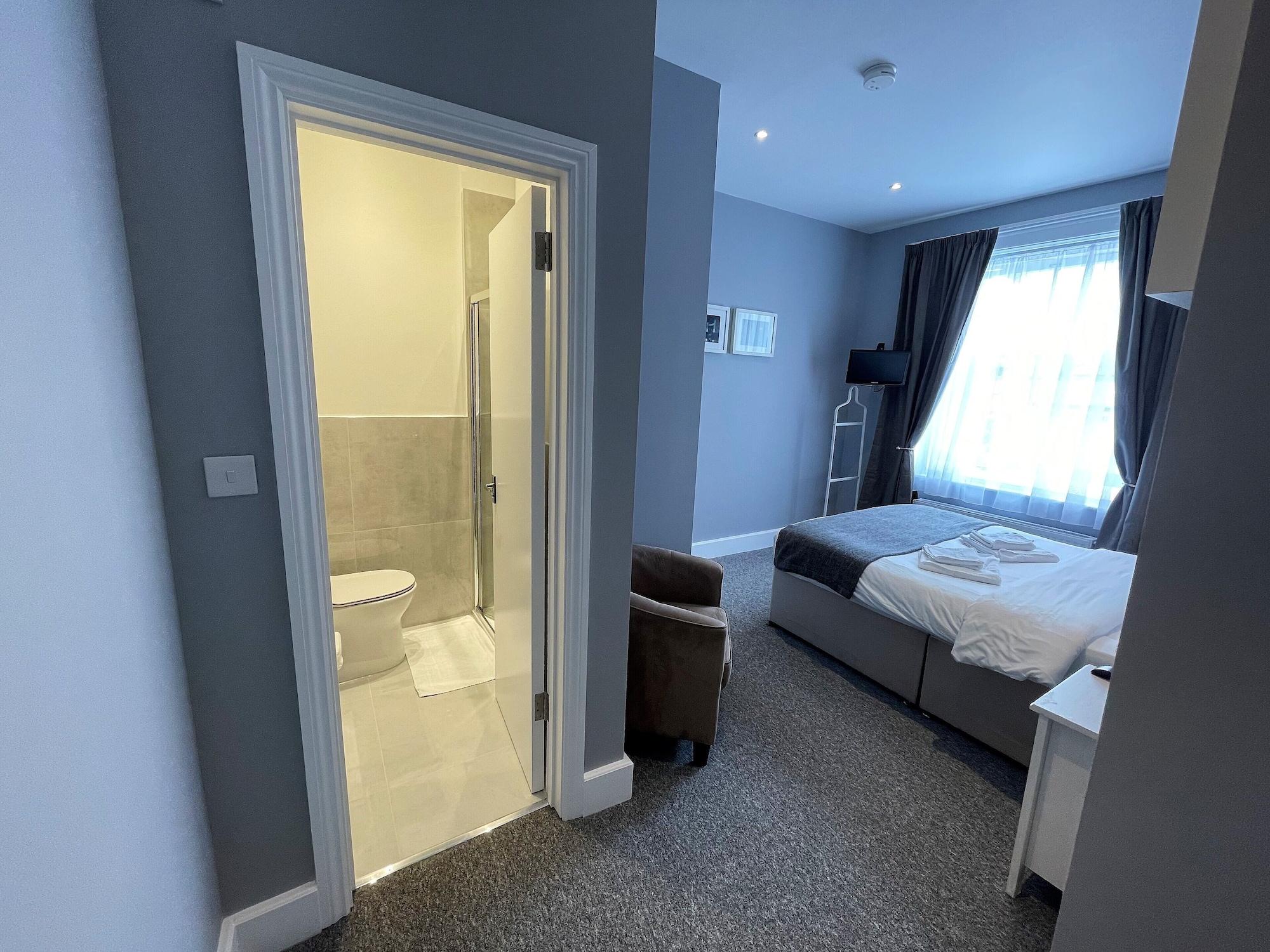 Hotel Ravna Gora London Exterior foto