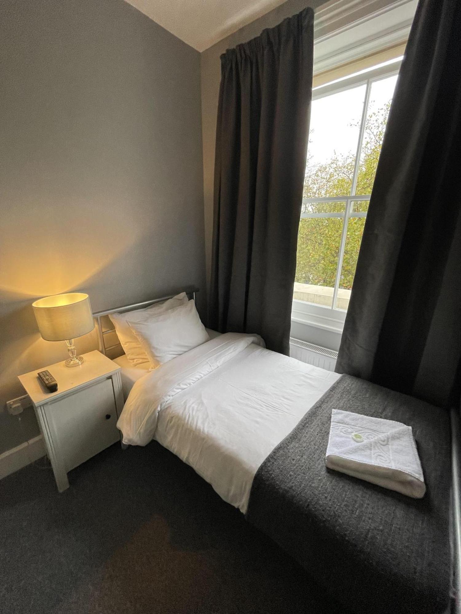 Hotel Ravna Gora London Zimmer foto