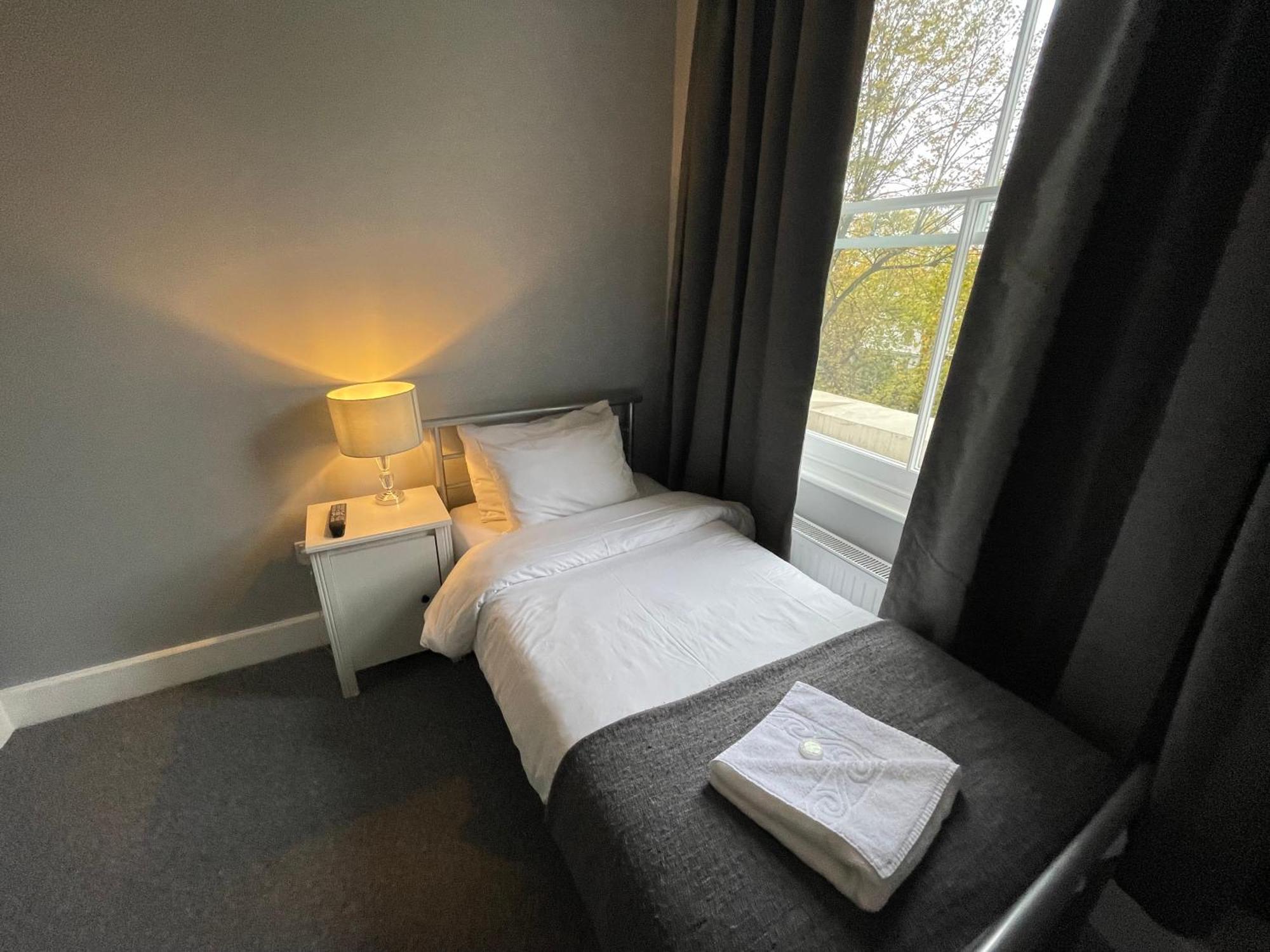Hotel Ravna Gora London Zimmer foto