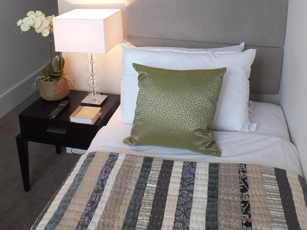 Hotel Ravna Gora London Zimmer foto